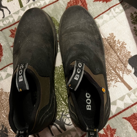 Men’s Bogs Waterproof Slip on shoes size 9 - Picture 2 of 4